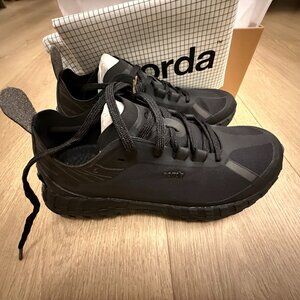 norda 001 - Women's 9.5 / Men's 8 - BNIB - Stealth Black